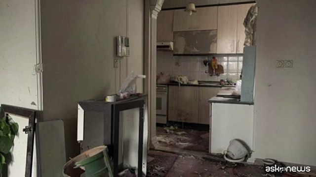 Attacchi di Israele su Teheran, i soccorritori tra le macerie