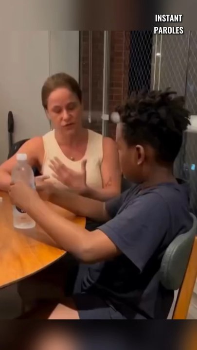 Ce petit garçon revoit son grand frère après presque 4 ans