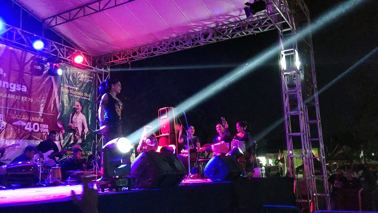 SILVY KUMALA SARI SI CANTIK DARI TULUNGAGUNG - LESTARI