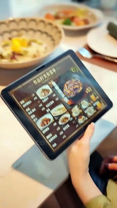 After Agreeing to the Divorce, CEO Finally Realized His Mistake, Started Pursuing His Wife Every Day