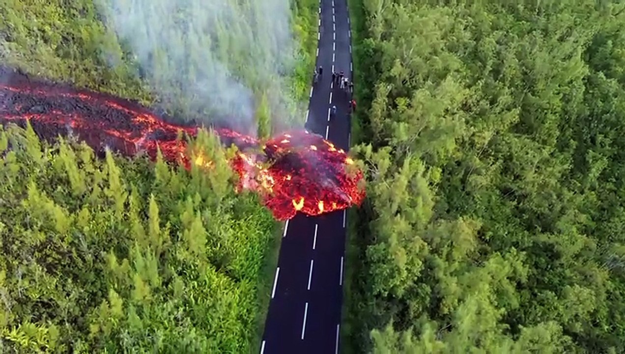 La Route des laves traversée par la coulée