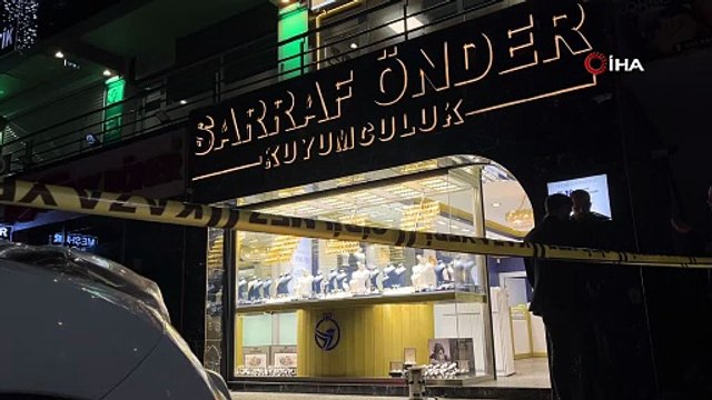 Biber gazıyla kuyumcuyu soydular, sahte altınlarla kanalizasyondan kaçsalar da yakalandılar!