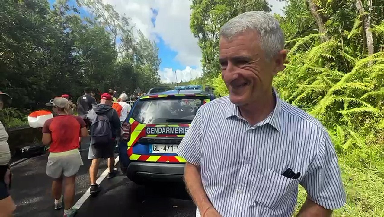 Le préfet de la Réunion, Patrice Latron, sur la Route des Laves