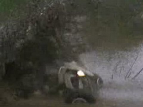 quad 450 YFZ dans le lac