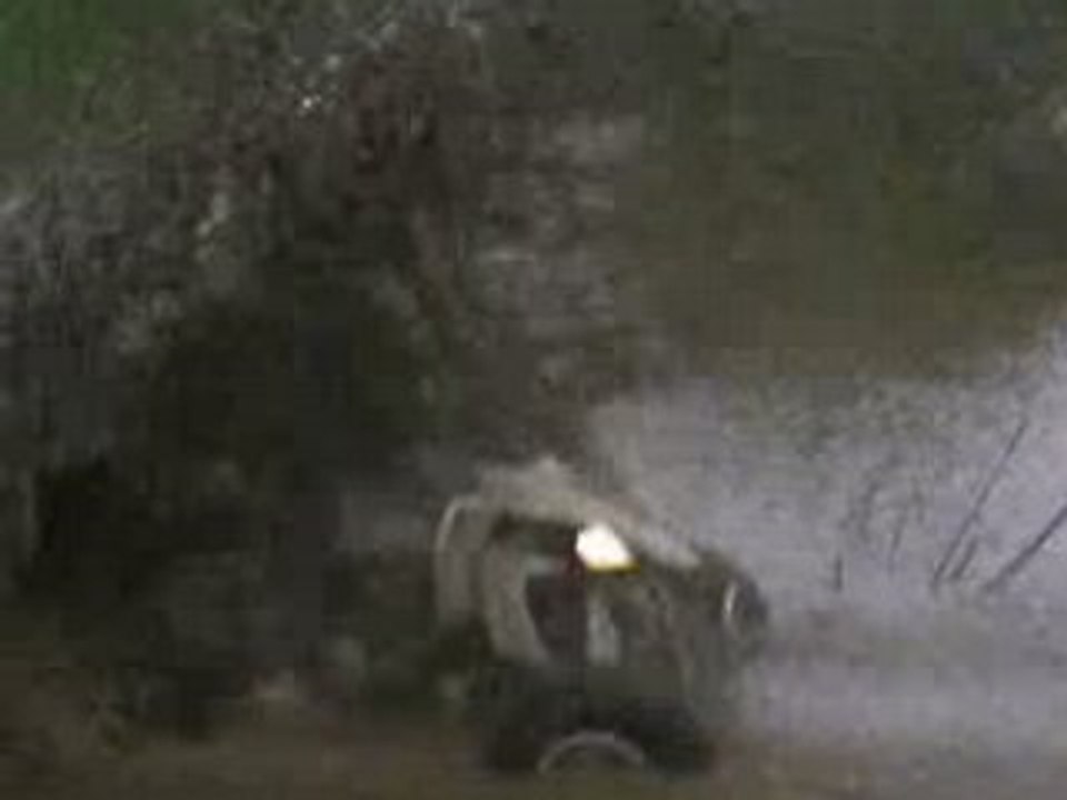 quad 450 YFZ dans le lac