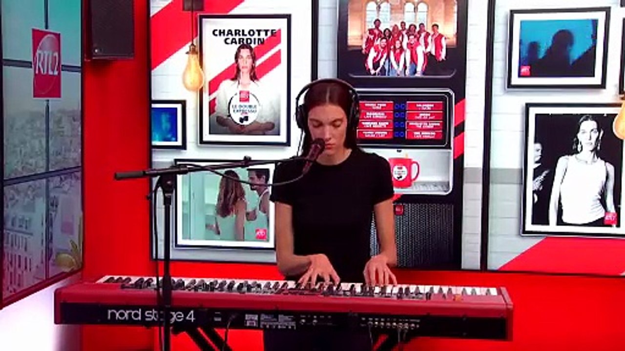 LIVE - Charlotte Cardin interprète "Next To You" dans Le Double Expresso RTL2 (13/03/26)