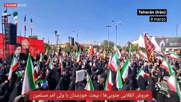 Miles de iraníes se echan a a la calles para declarar su lealtad a Mojtaba Jameneí