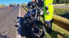 Motociclista fica ferido após bater na traseira de Mercedes na BR-277 em Cascavel