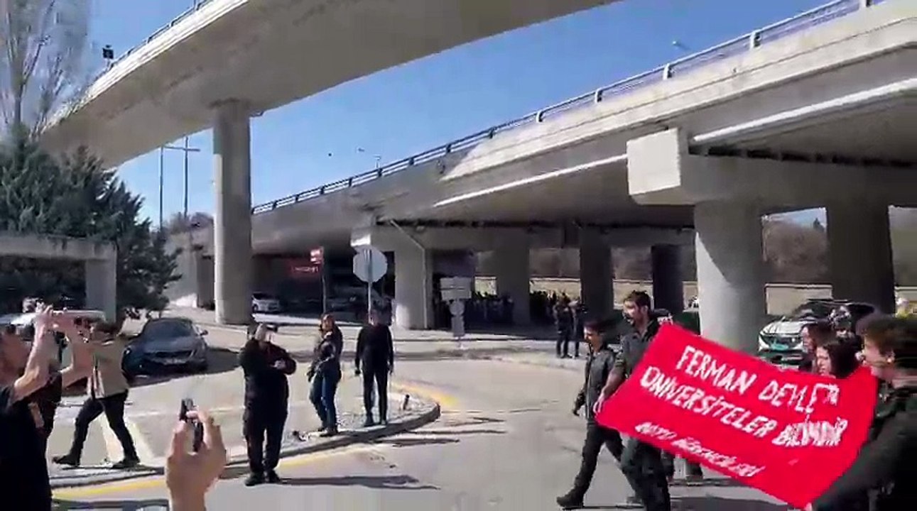 19 Mart soruşturmalarına karşı nöbette olan Hacettepe öğrencilerine destek