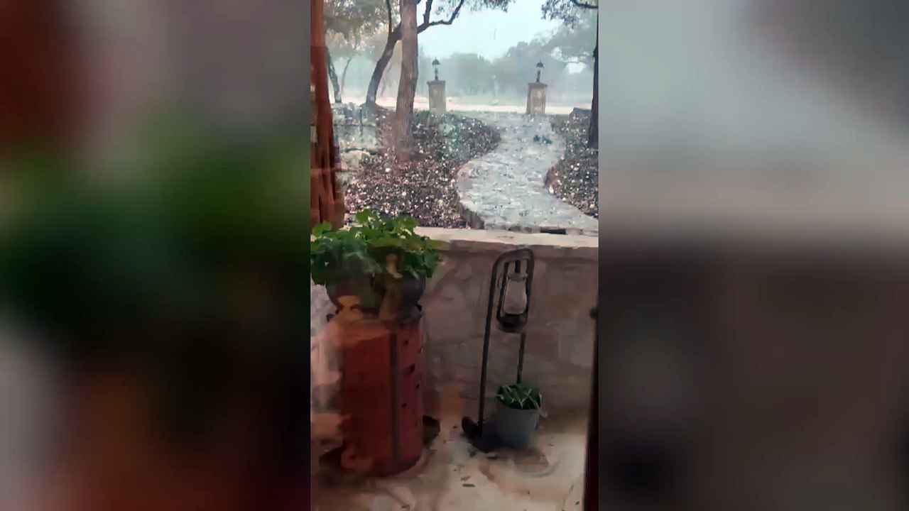 Giant hailstorm wreaks havoc in Leakey, Texas, USA