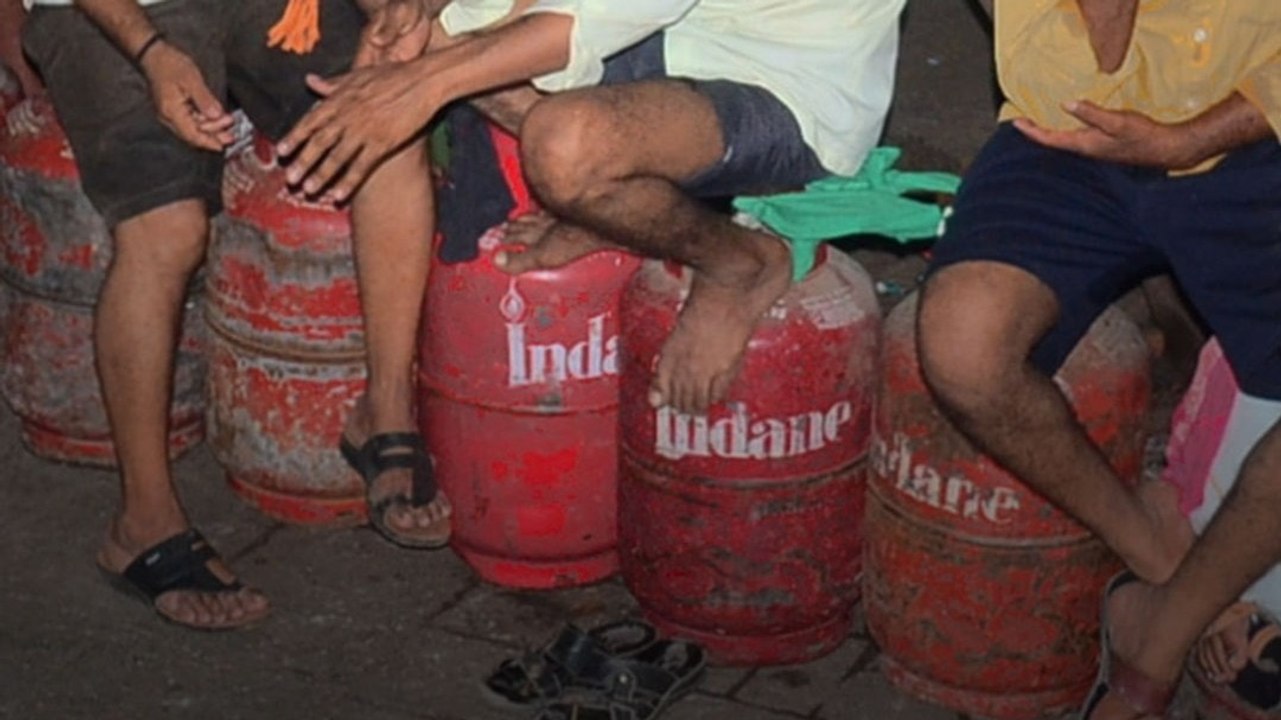 LPG सिलेंडर की कालाबाजारी पर केंद्र सरकार सख्त,...
