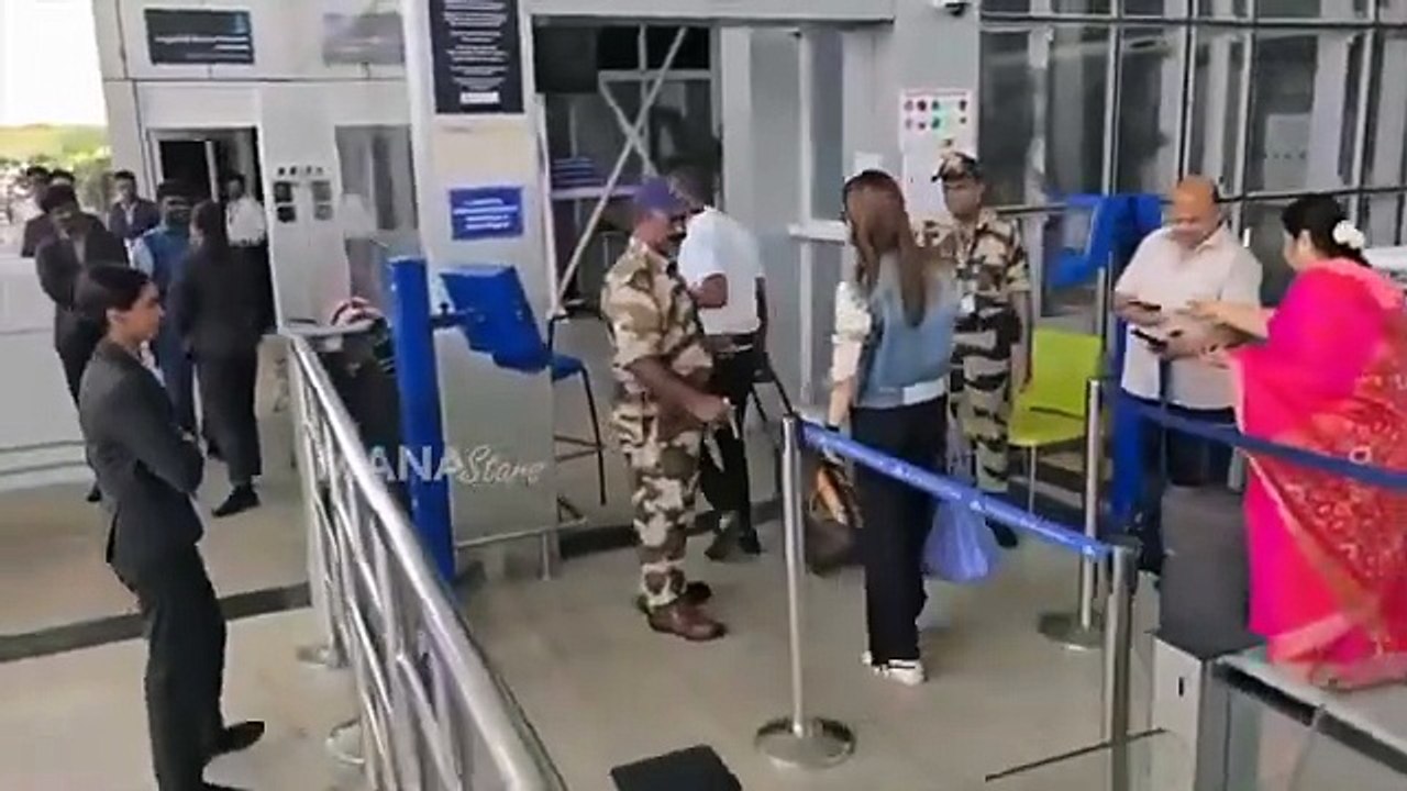 TVK Vijay & Trisha Controversy, Trisha Ignores Media