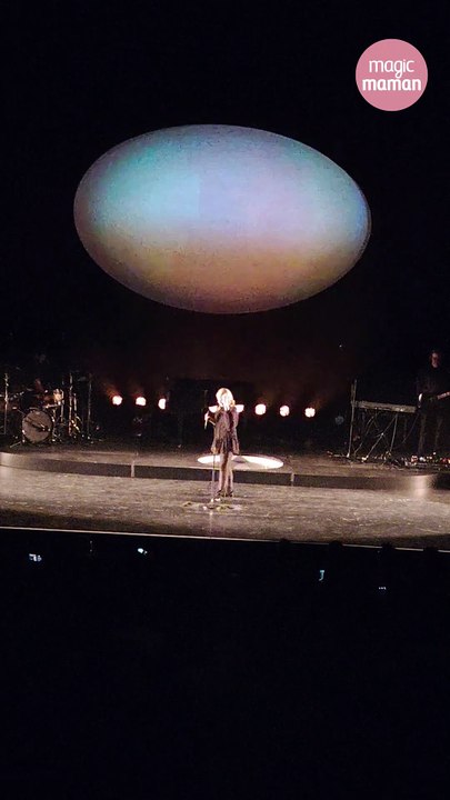 Coeur de Pirate parle de sa fille Romy pendant son concert à l'Olympia de Paris