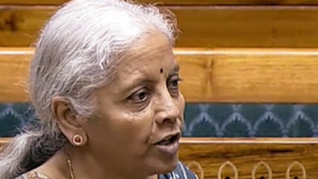 वित्त मंत्री का विपक्ष पर हमला बोलीं, देश का साथ देने के बजाय चाय पी रहे हैं