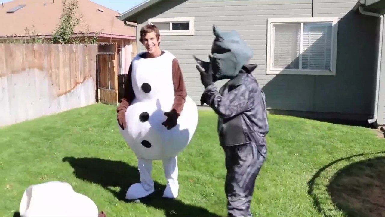 Bad Baby Elsa vs Rhino & Frozen Olaf - Real Life Superhero Movie