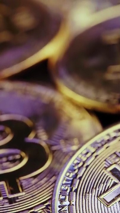 5 Money Habits That Keep Americans Broke (Stop Doing These)