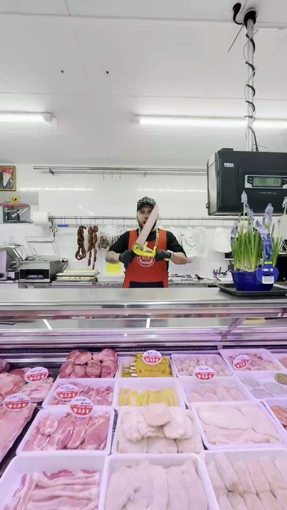 ASÍ SERÍA YO SI FUERA CARNICERO ‼️✅ - VERSIÓN GITANO ✅🤣  #gitano  #humor  #comedia  #carnicero  #viral  #España  #humornegro  #humorespañol  #vivaespaña  #divertido  #humorgitano  #comunidadgitana