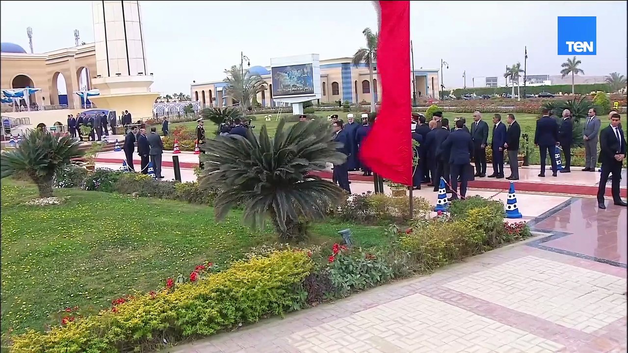 الرئيس السيسي يؤدي صلاة الجمعة بمسجد المشير طنطاوي بمناسبة يوم الشهيد