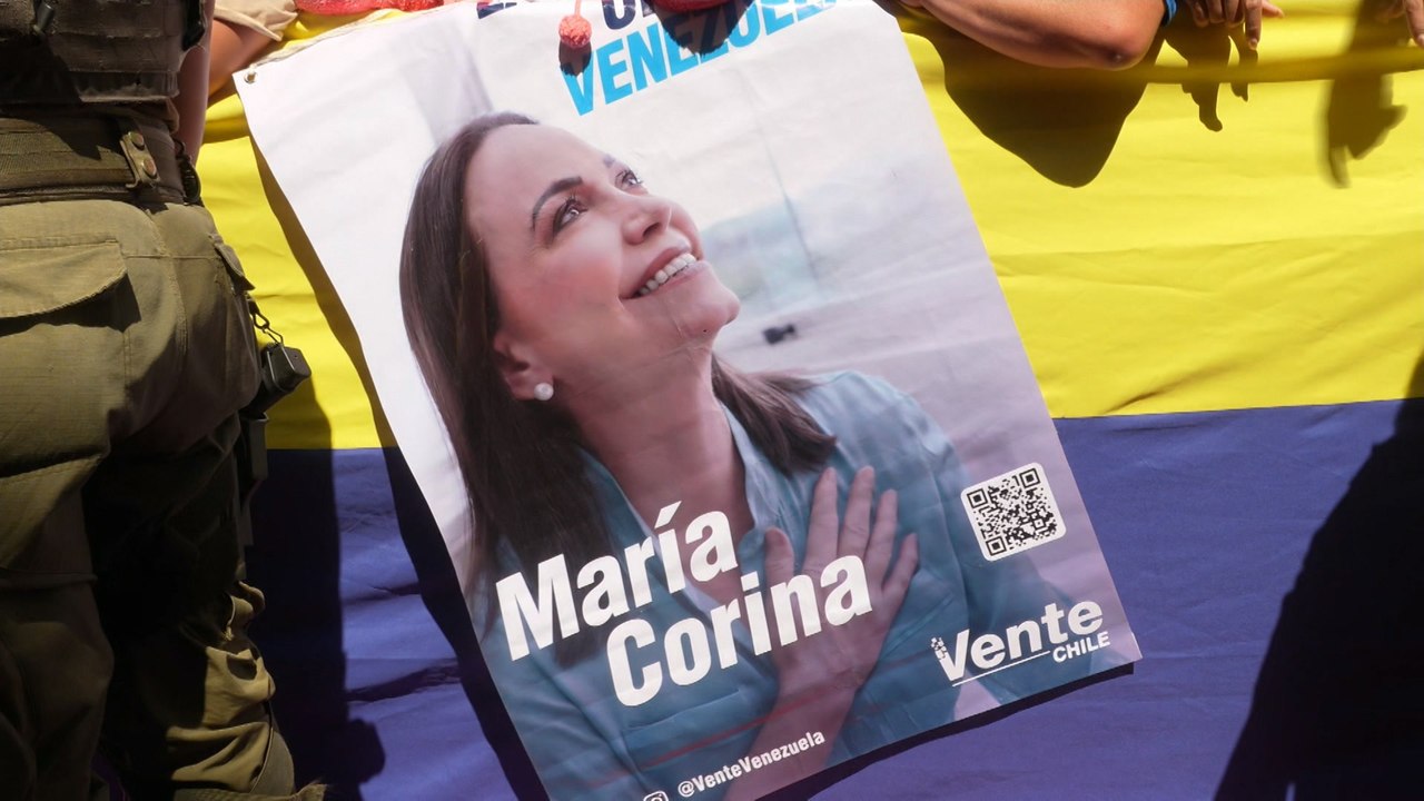 Machado recibe las llaves de Santiago ante la diáspora