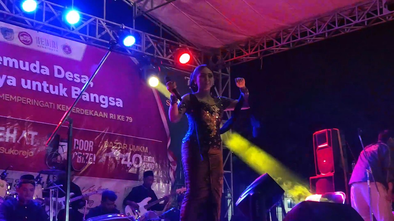 SILVY KUMALA SARI CANTIK DARI TULUNGAGUNG - PAMER BOJO
