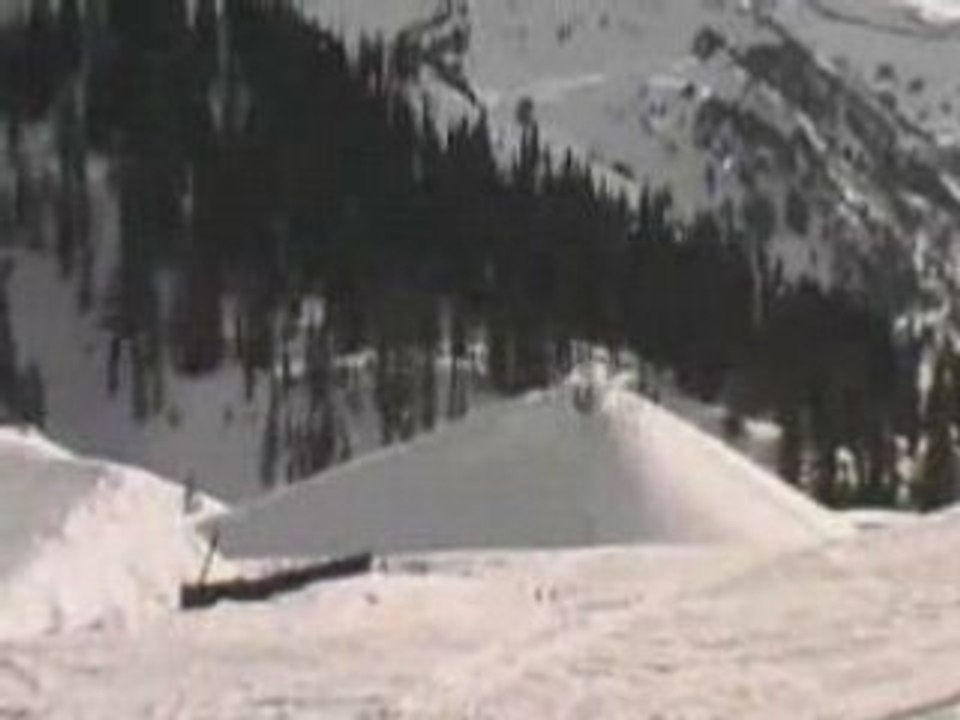 Crash pyramid gap