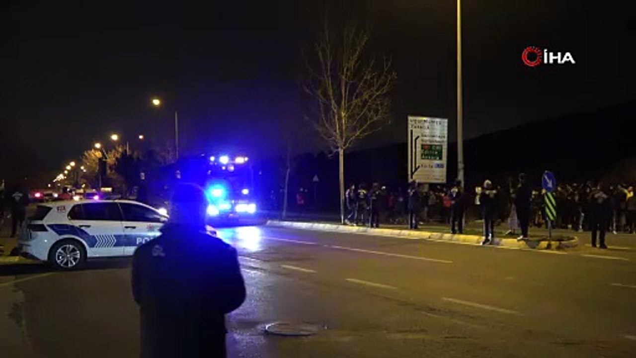 Fenerbahçe taraftarı tesisleri bastı, ''Yönetim İstifa'' sloganları atıldı