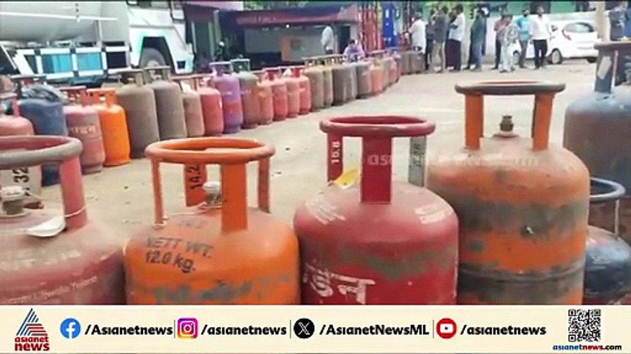 ഒരു സിലിണ്ടറിന് 2000 രൂപ; കൊണ്ടോട്ടിയിൽ വാഹനങ്ങളുടെ LPG വിതരണ സ്ഥലത്ത് ഫില്ലിങ്