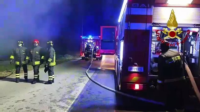 Notte di fuoco ad Alghero: 14 auto distrutte dalle fiamme vicino all?aeroporto