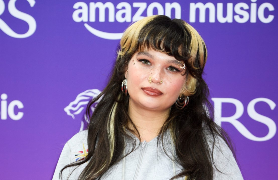 Lola Young fürchtete ihr Ende nach ihrem Bühnenzusammenbruch
