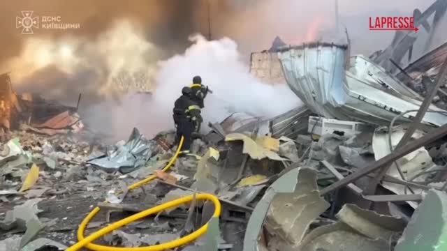 Nella notte attacco russo contro Kiev: 4 morti e 15 feriti