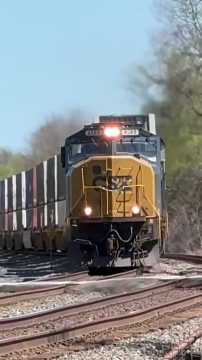 CSX 4569 SD70MAC Leading a Westbound Intermodal! #csx #railway #train #railfan #railroad #trains - JacksonsRailfanning (720p, h264)