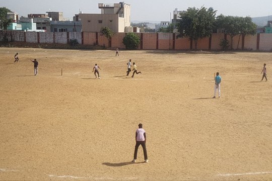 टेनिस बॉल क्रिकेट प्रतियोगिता में बालक-बालिका खिलाडिय़ों ने जड़े चौके-छक्के