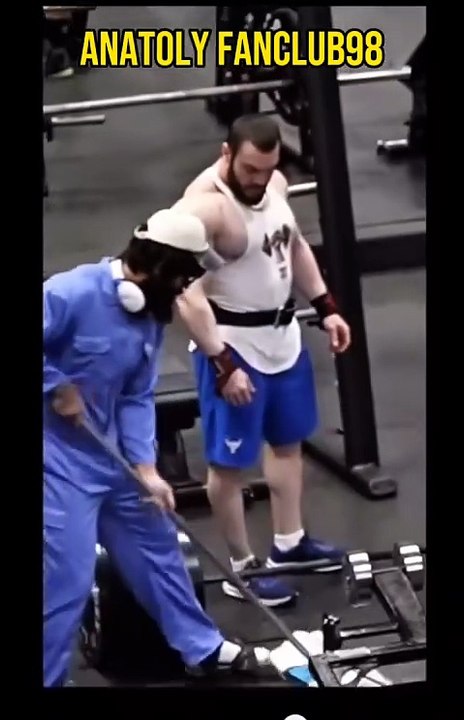 Why are you laughing 🤭#anatoly #fitness #gym