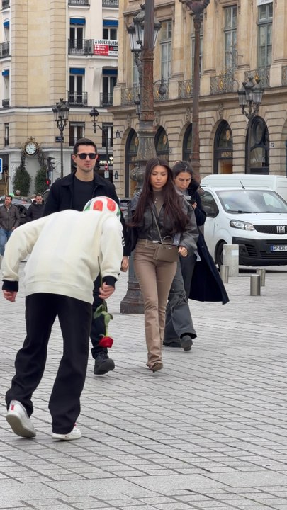 J’offre une rose à un couple !