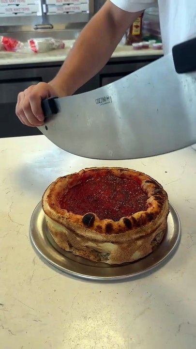 Tiny deep dish pizza 🤤