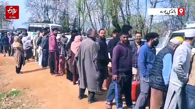 بانڈی پورہ میں گیس سلنڈر کے لیے لمبی قطاریں، ایجنسیوں کی یقین دہانی، کہا ایل پی جی کی کوئی قلت نہیں