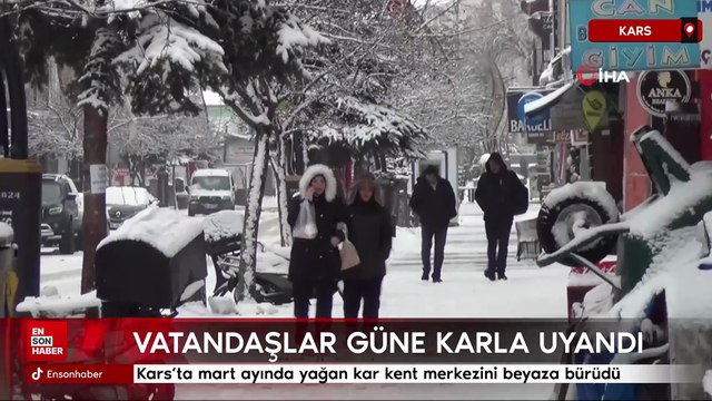 Kars’ta mart ayında yağan kar kent merkezini beyaza bürüdü