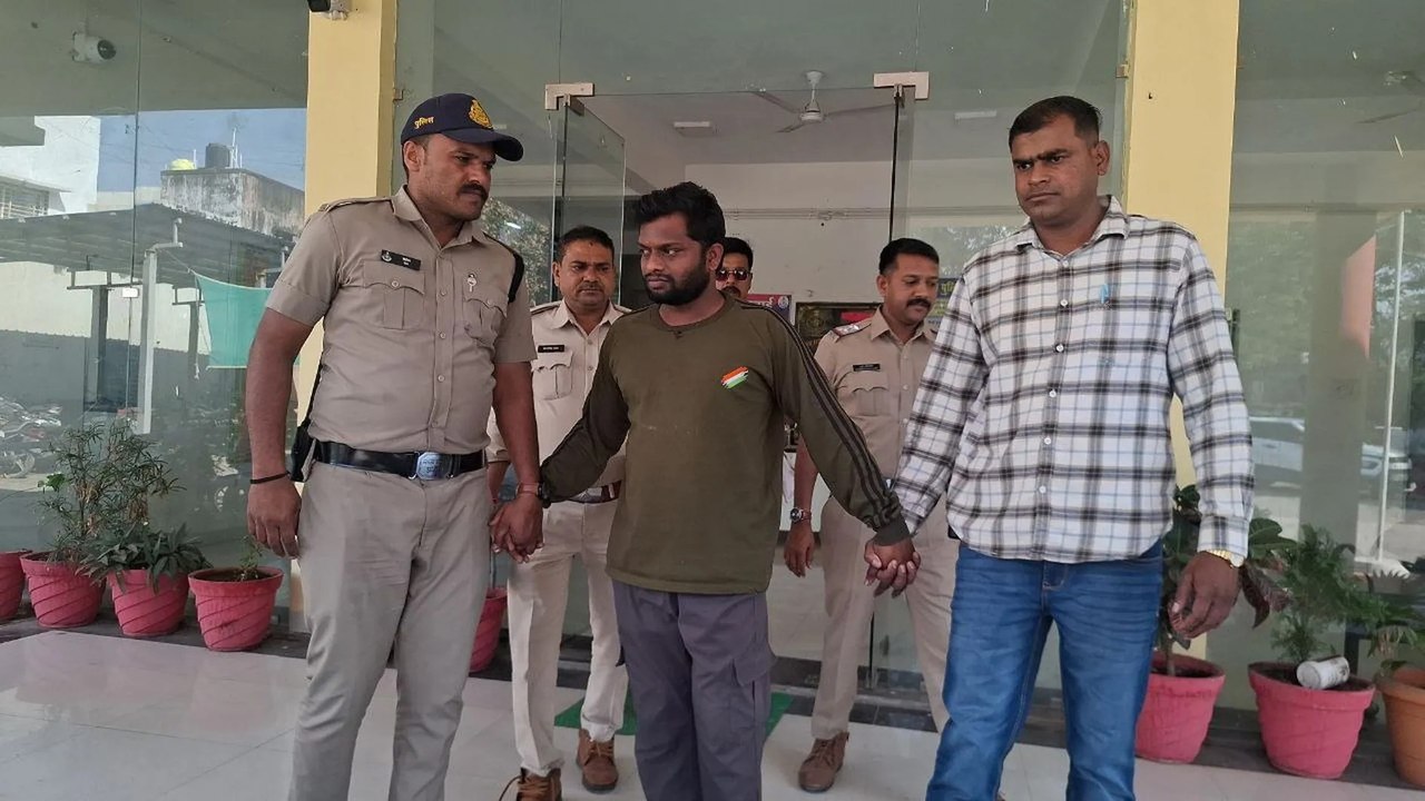 ढाबों पर अवैध शराब सप्लाई करने वाला आरोपी गिरफ्तार, 18 पेटी शराब जब्त