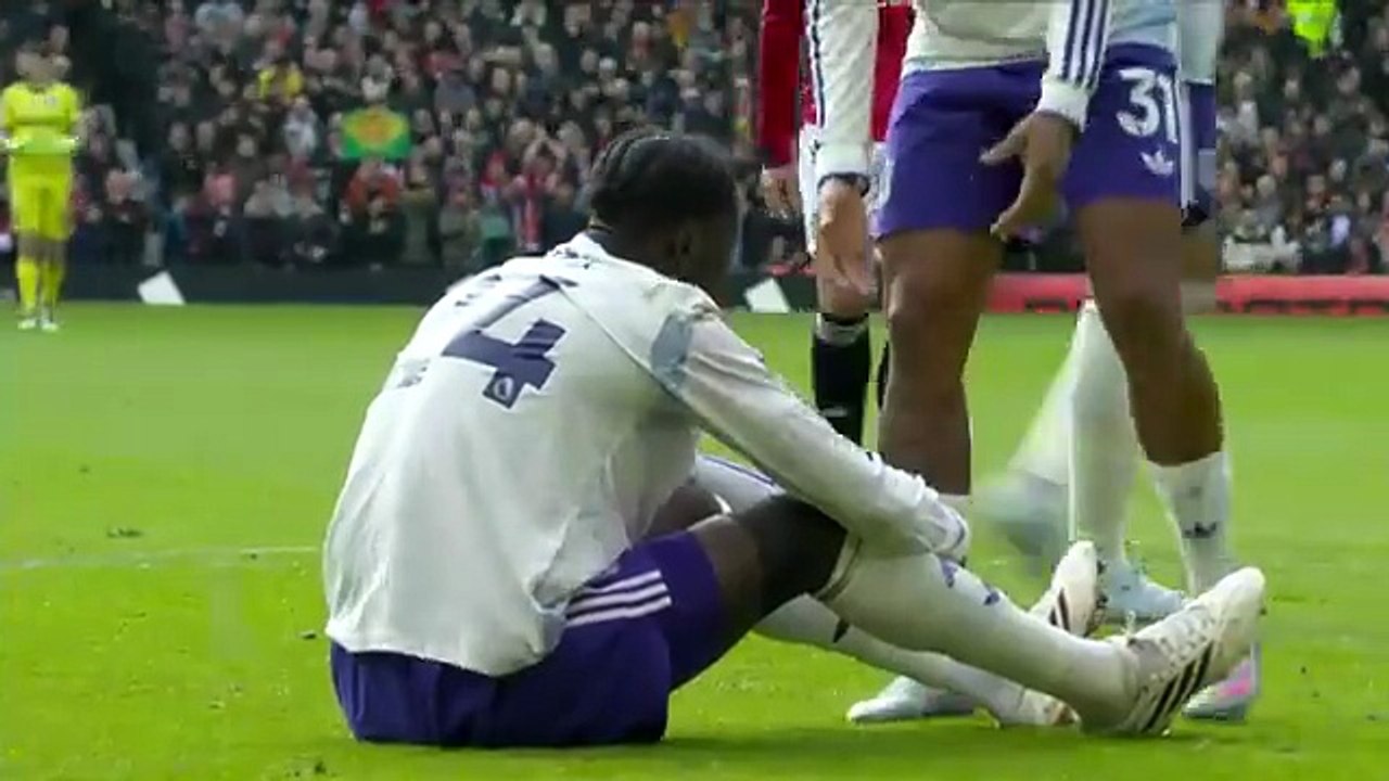 Manchester United 3-1 Aston Villa - Premier League Highlights