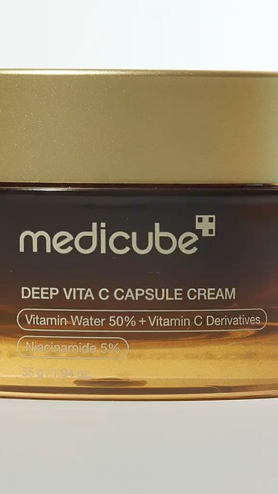 ✨ Medicube Deep Vita C Capsule CreamUne crème à la vitamine C qui aide à illuminer le teint, réduire l’apparence des taches et donner un glow naturel à la peau.