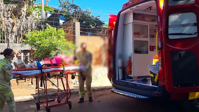 Mulher de 55 anos sofre fratura após queda em escada no bairro Santa Cruz, em Cascavel