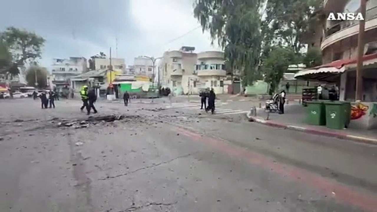 Israele, un ferito e danni a Tel Aviv nell'ultimo lancio di missili dall'Iran