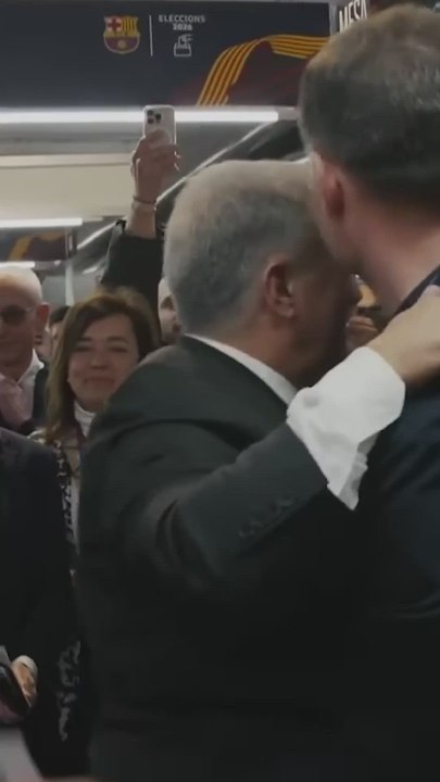 El gesto viral de Laporta antes de votar