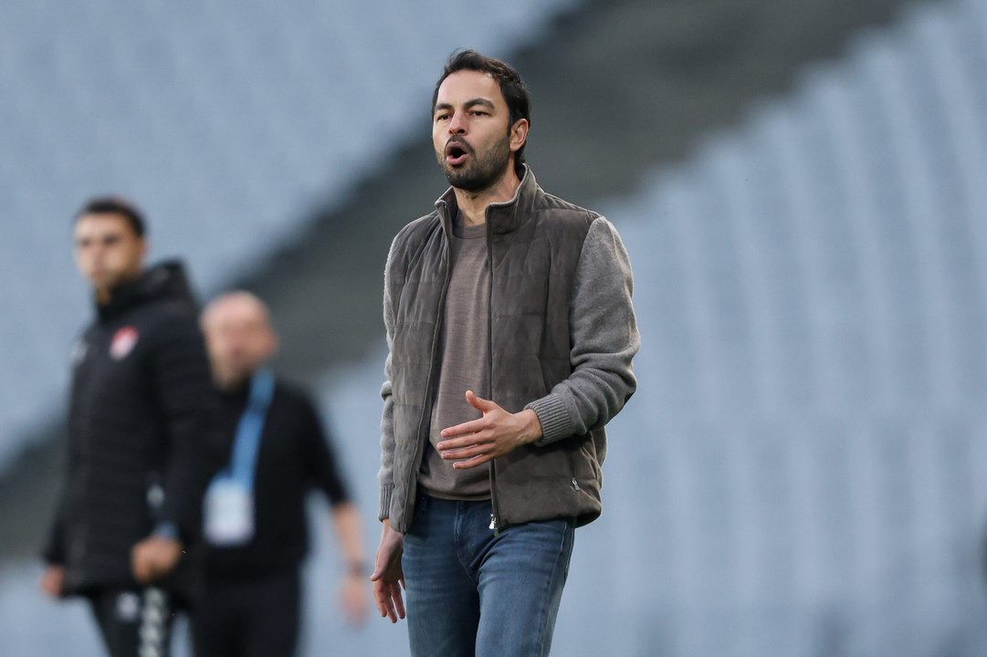 Caos per il rigore al 91esimo: l'allenatore del Kocaelispor manda la panchina negli spogliatoi