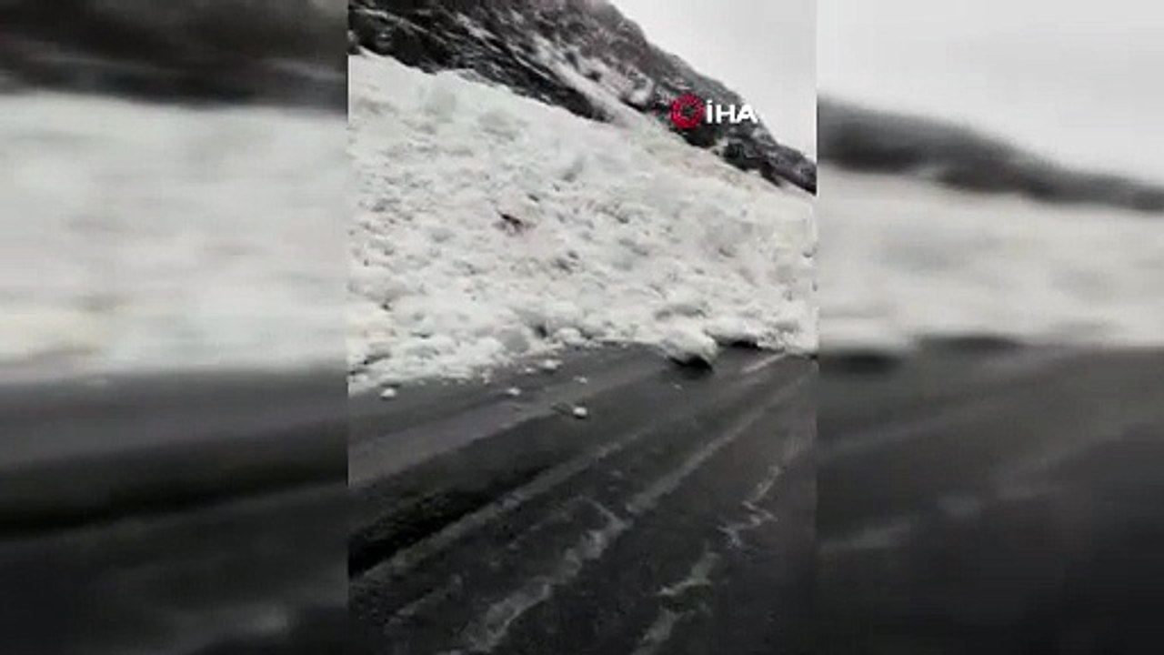 Hakkâri-Çukurca kara yoluna çığ düştü