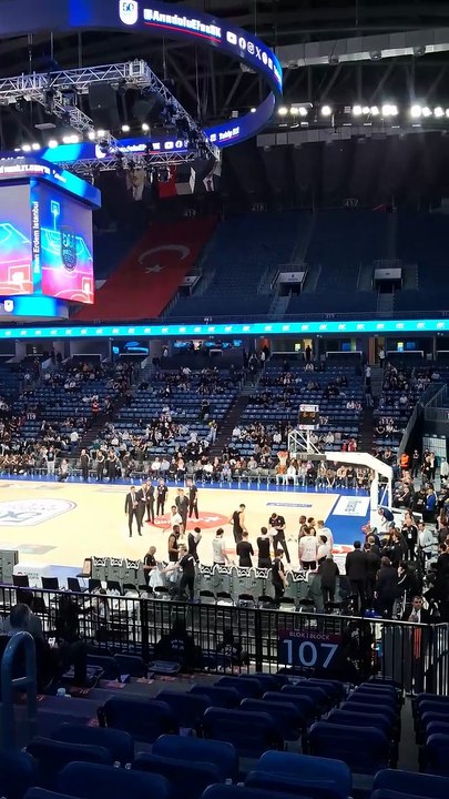 Takım Anonsları - Anadolu Efes v Beşiktaş - Türkiye Sigorta Basketbol Süper Ligi 22. Hafta