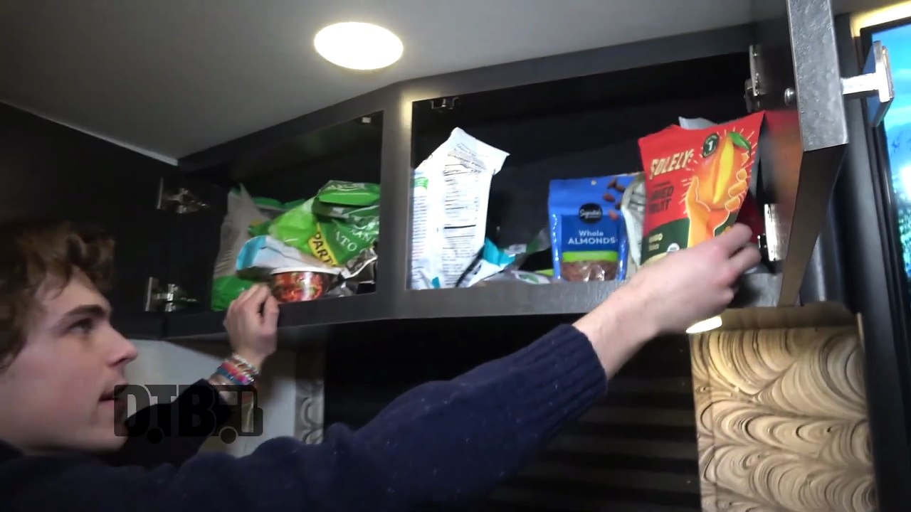 The Runarounds - BUS INVADERS Ep. 2185