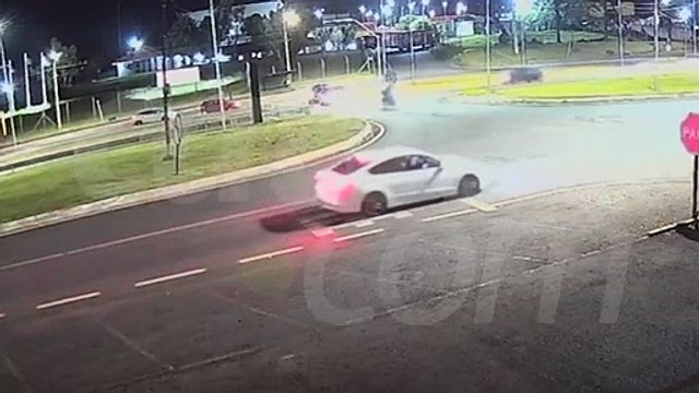 Flagra: forte batida entre carros na BR 277 em Cascavel