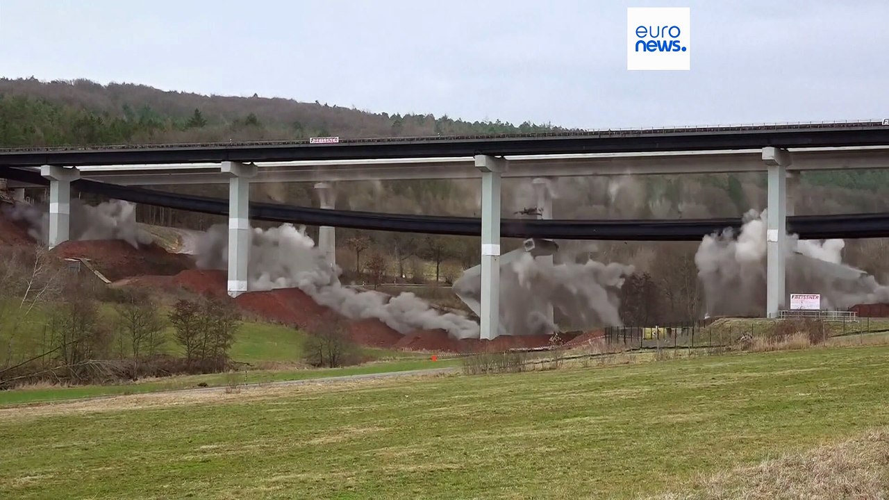 Teile der A7-Brücke bei Fulda kontrolliert gesprengt