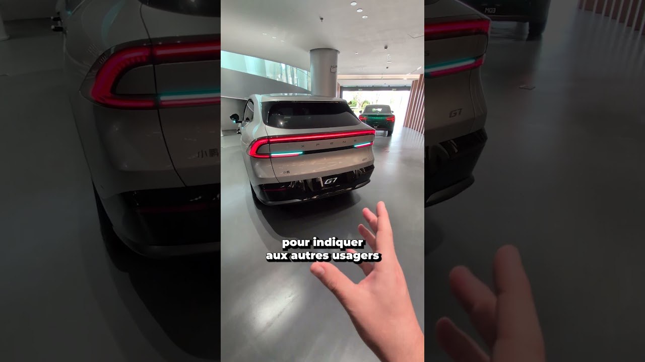 Pourquoi cette voiture a des phares bleus ?!  #automobile #phares #electrique  #autonome  #shorts